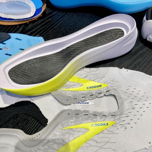 新碳板跑鞋爆料视频,性能升级,跑者新宠!” 第1张 新碳板跑鞋爆料视频,性能升级,跑者新宠!” 第1张